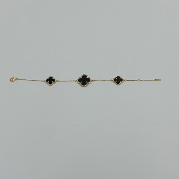 Onyx Clover Bracelet - Picture 10 of 12